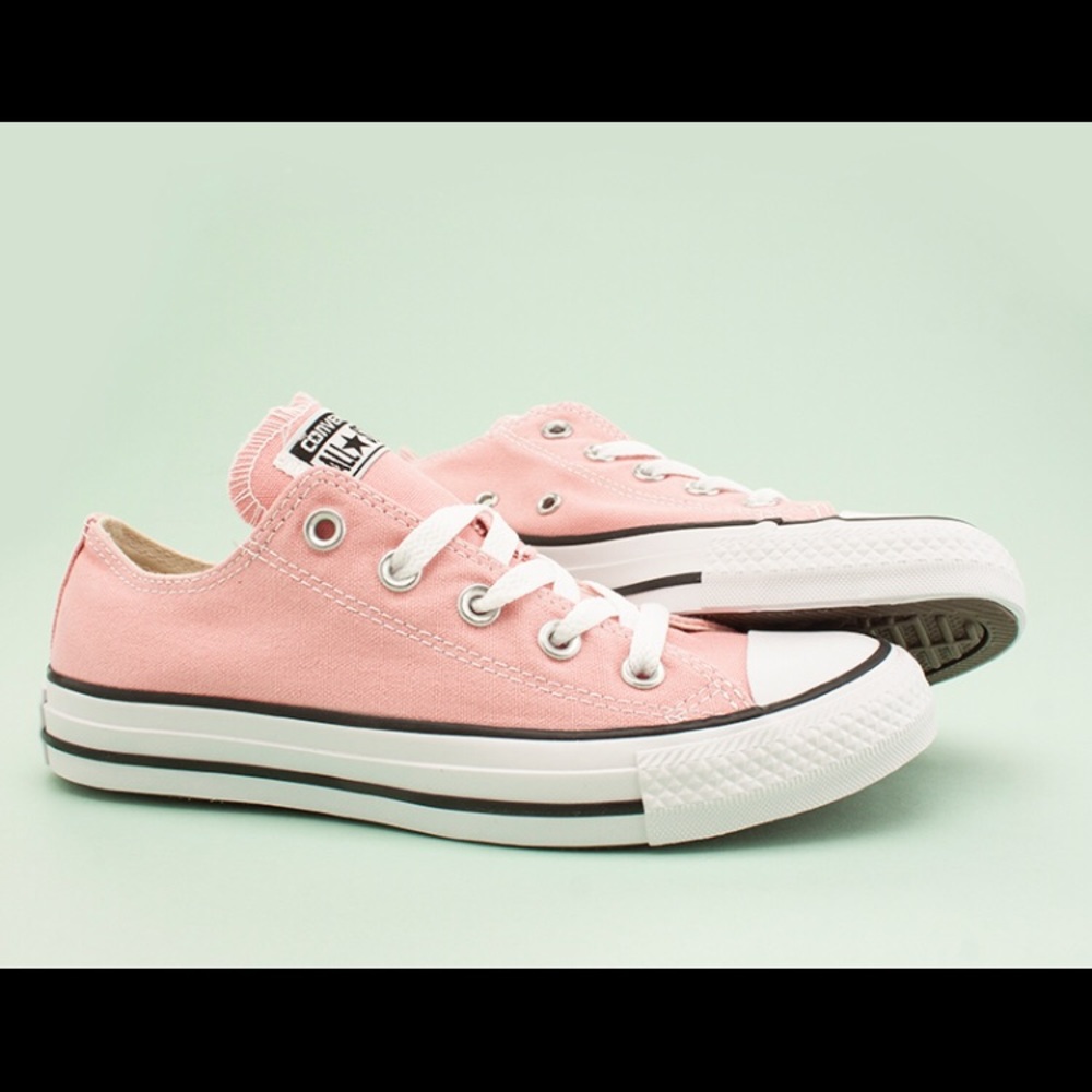Pink Converse!💕